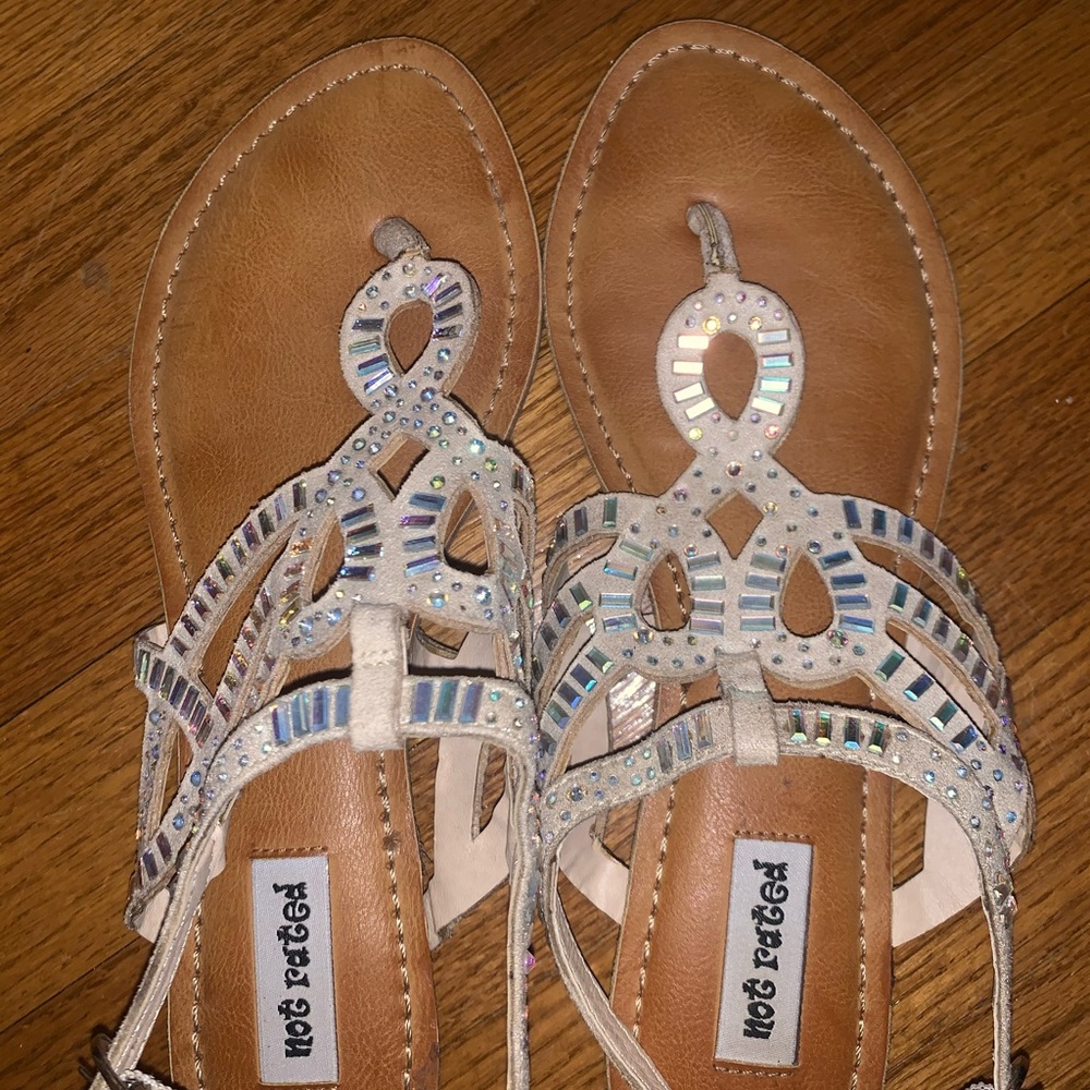 Strap sandals